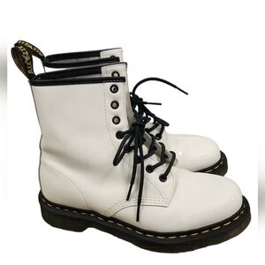 Doc Marten 1460 WOMEN'S PATENT LEATHER LACE UP BOOTS‎ 6 M